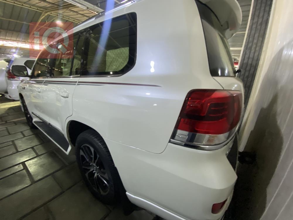 تويوتا لاندكروزر